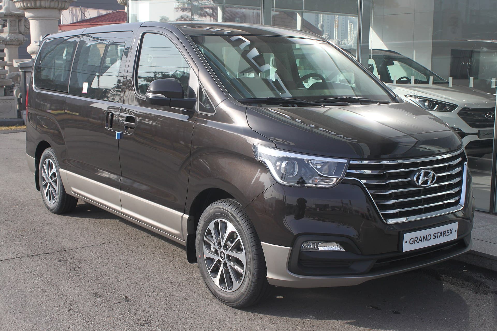 Hyundai Starex 实拍参考 MPV，用于 Starex 2020 多人包车说明