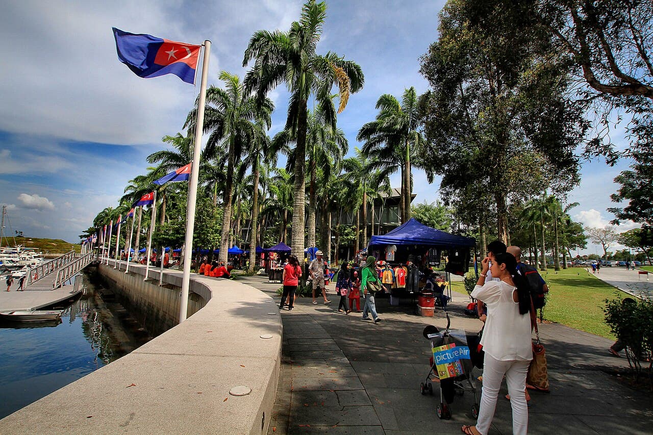 Iskandar Puteri 的 Puteri Harbour 区域实景，用于 LEGOLAND、Medini 与周边亲子包车路线说明