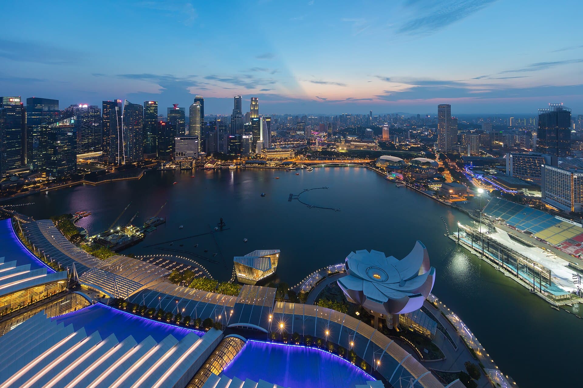 新加坡市区与酒店上车环境，用于新加坡去马来西亚包车路线说明