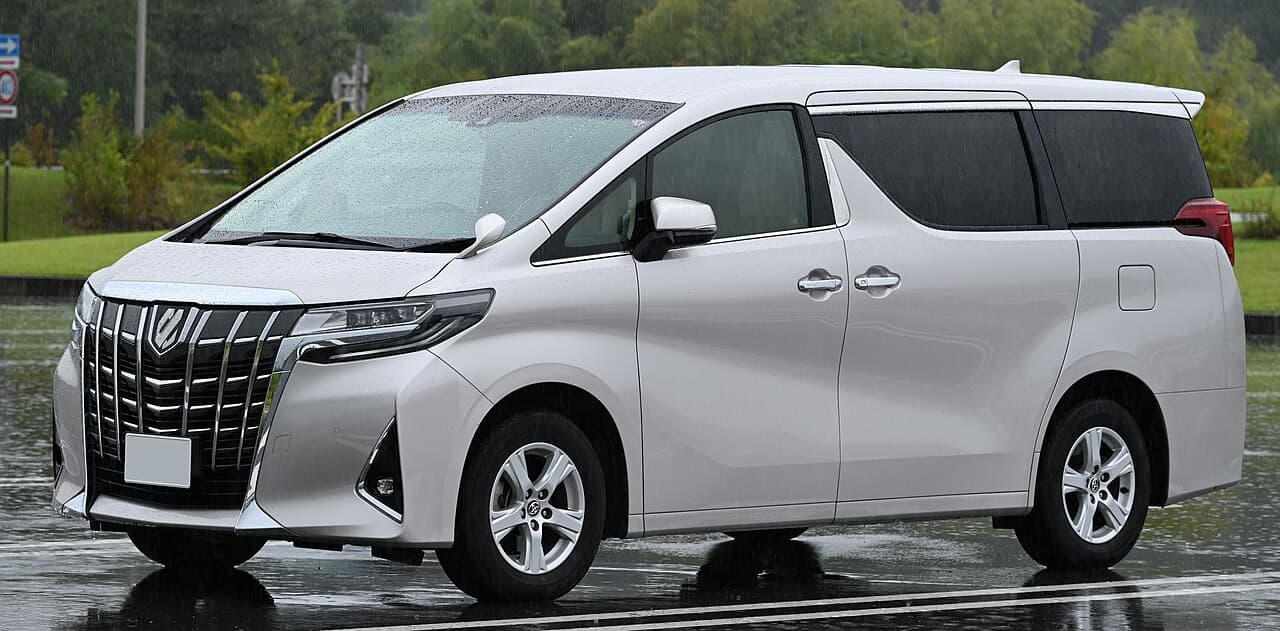 Toyota Alphard 实拍参考 MPV，用于 Alphard 30z 舒适车型偏好说明