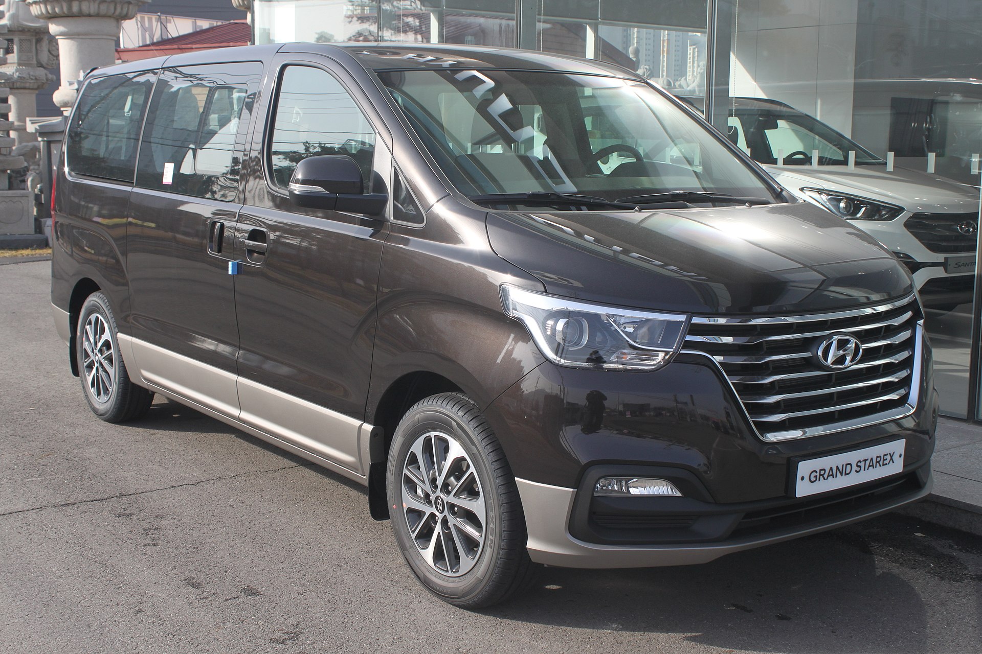 Hyundai Starex 参考 MPV，用于多人和行李较多的车型说明